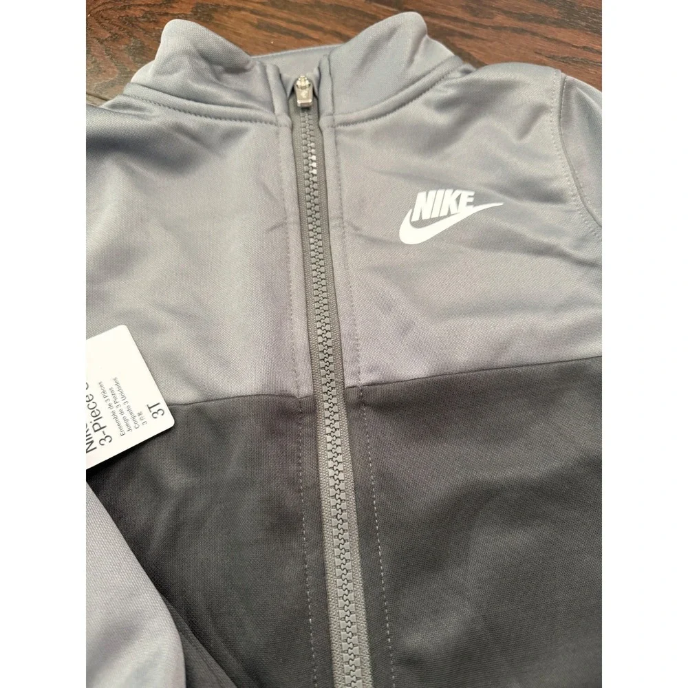 Nike Toddler 3-Piece Tracksuit Set Gray White 76N523-693 Size 3T NWT